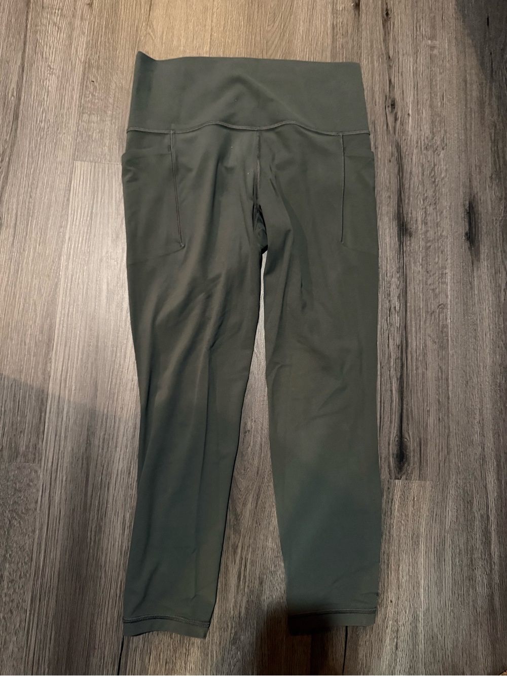 Athleta Salutation Stash 7/8 Leggings